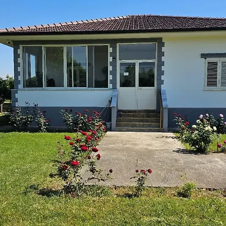 Casa de Férias Rrozhani *